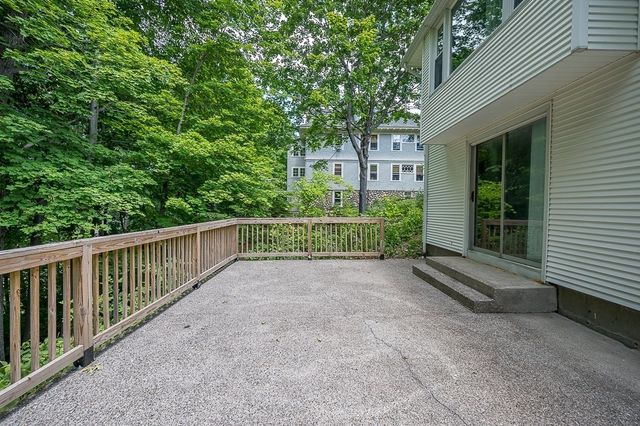 42 Iowa St, Worcester, MA 01602