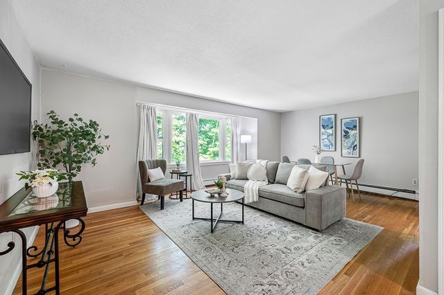 42 Iowa St, Worcester, MA 01602