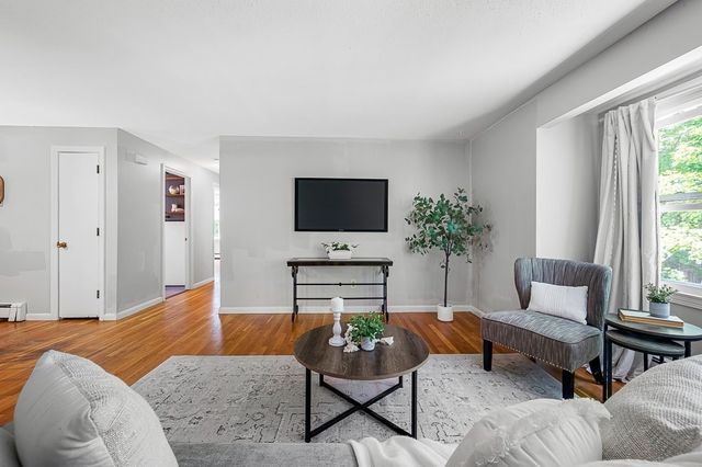 42 Iowa St, Worcester, MA 01602