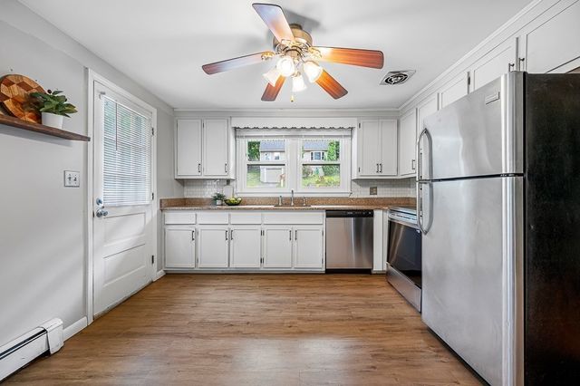 42 Iowa St, Worcester, MA 01602