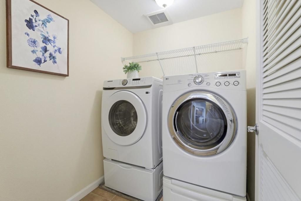 Image 18 of property listing at 809 Auzerais Avenue 322, San Jose, CA 95126