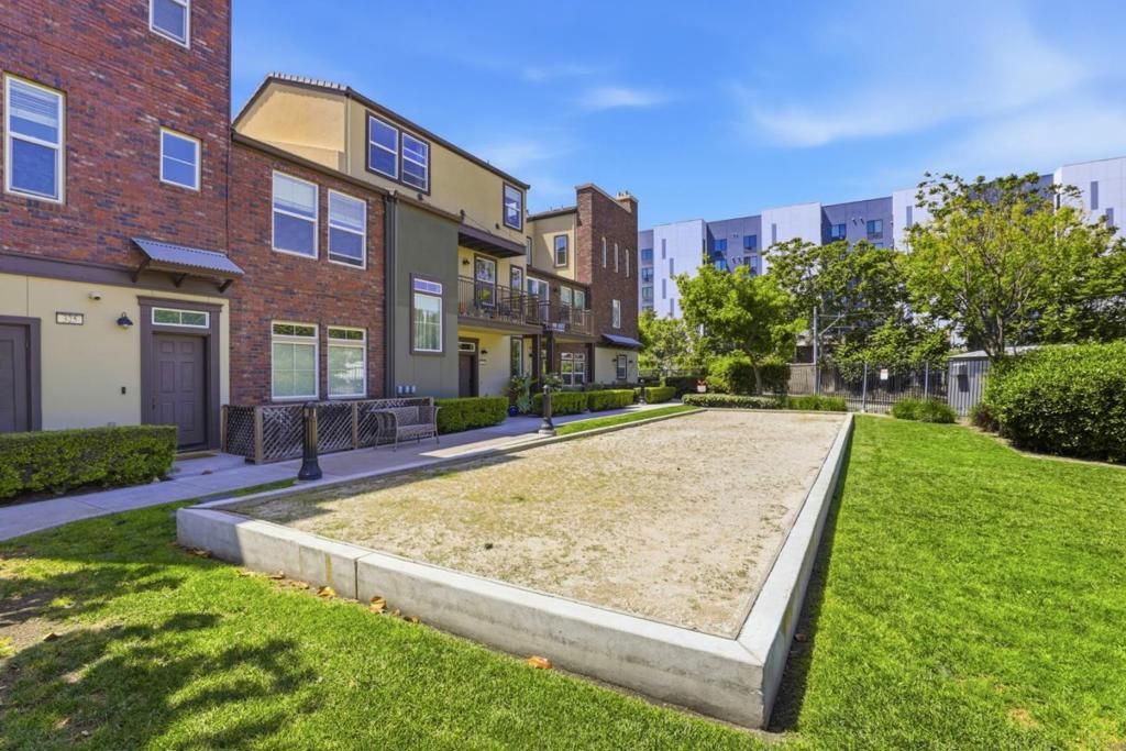 Image 32 of property listing at 809 Auzerais Avenue 322, San Jose, CA 95126