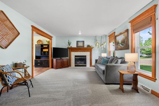 4501 N STONEBRIDGE COURT, Appleton, WI 54913