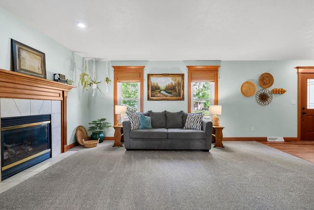 4501 N STONEBRIDGE COURT, Appleton, WI 54913