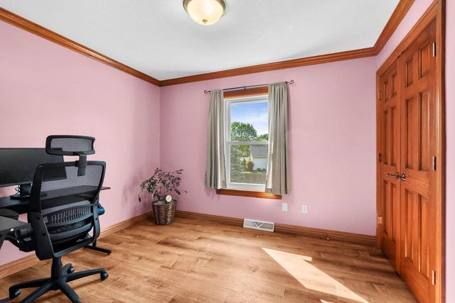 4501 N STONEBRIDGE COURT, Appleton, WI 54913