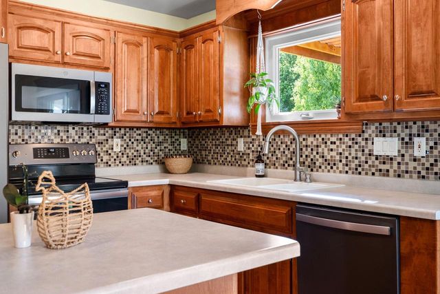 4501 N STONEBRIDGE COURT, Appleton, WI 54913