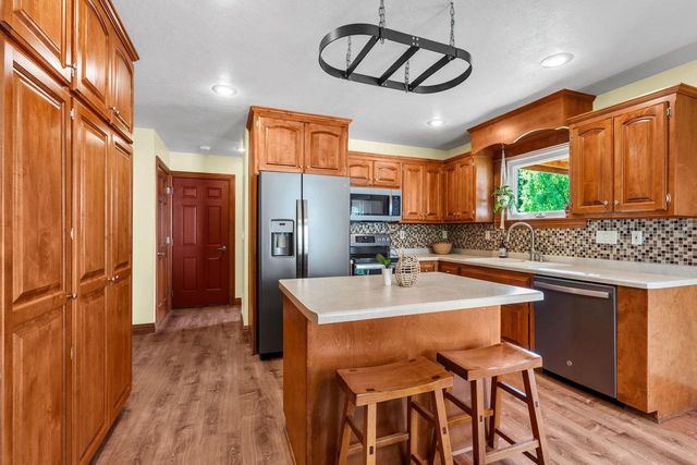 4501 N STONEBRIDGE COURT, Appleton, WI 54913