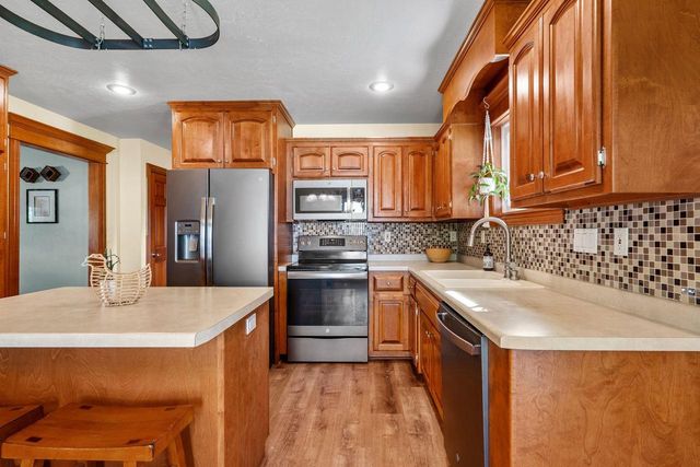 4501 N STONEBRIDGE COURT, Appleton, WI 54913