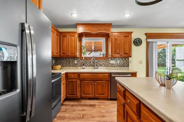 4501 N STONEBRIDGE COURT, Appleton, WI 54913