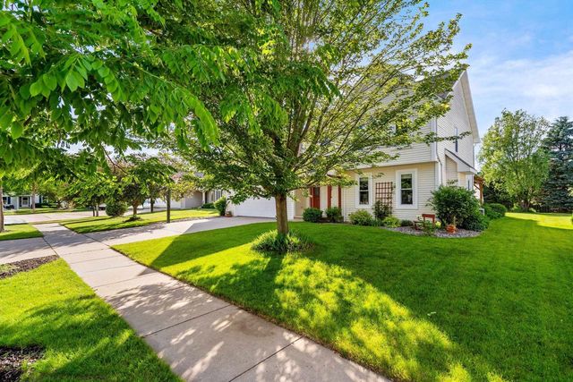 4501 N STONEBRIDGE COURT, Appleton, WI 54913