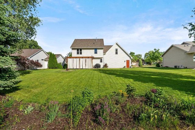 4501 N STONEBRIDGE COURT, Appleton, WI 54913