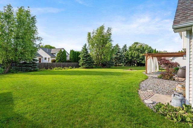 4501 N STONEBRIDGE COURT, Appleton, WI 54913