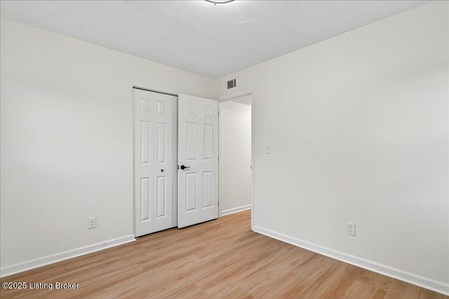 5704 Toebbe Ln, Louisville, KY 40229