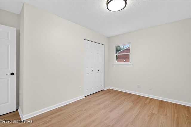 5704 Toebbe Ln, Louisville, KY 40229