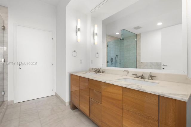 50 S Pointe Dr 1107, Miami Beach, FL 33139