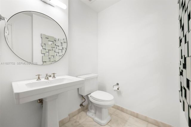 50 S Pointe Dr 1107, Miami Beach, FL 33139