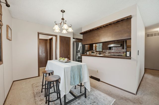 2230 S Lori Ln, Wichita, KS 67207