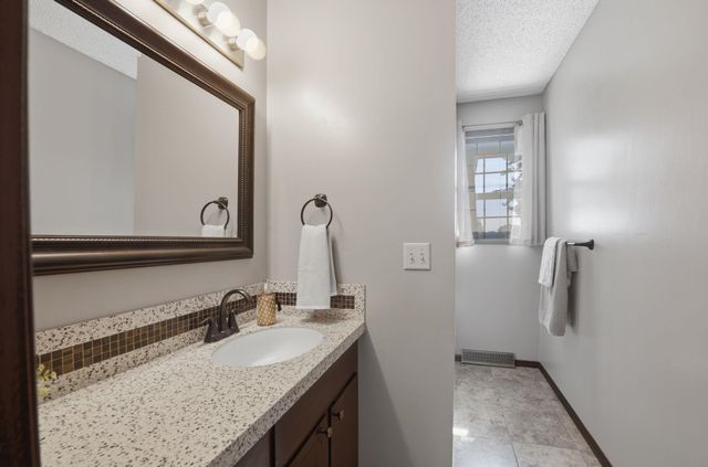 2230 S Lori Ln, Wichita, KS 67207