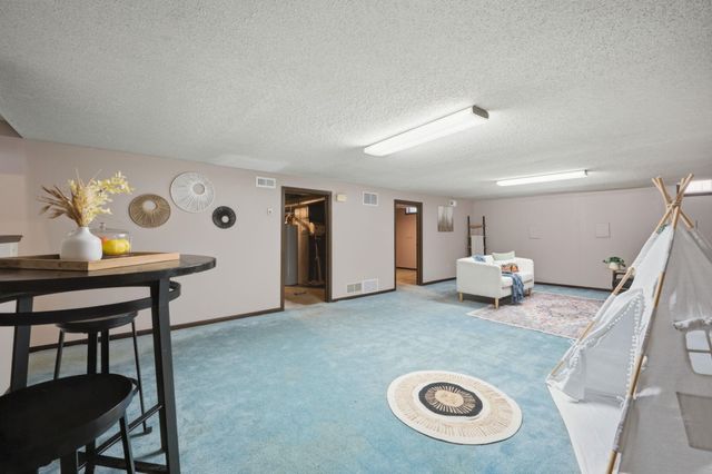 2230 S Lori Ln, Wichita, KS 67207