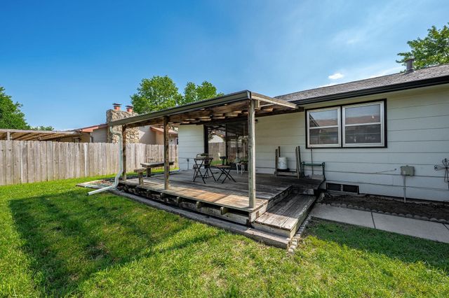 2230 S Lori Ln, Wichita, KS 67207