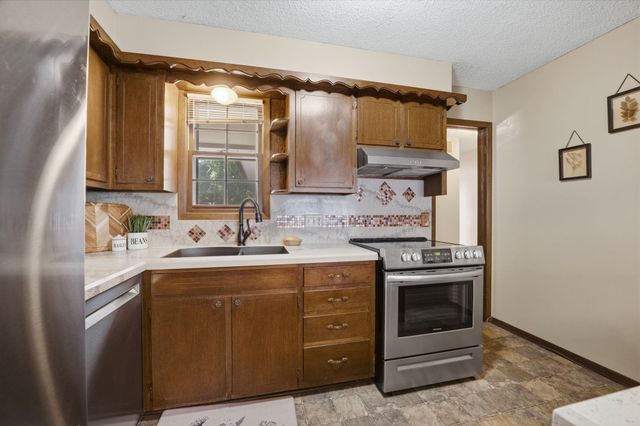 2230 S Lori Ln, Wichita, KS 67207