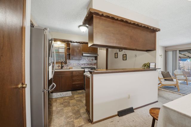 2230 S Lori Ln, Wichita, KS 67207
