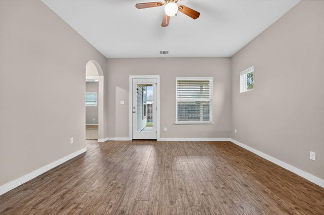 309 Cotton CIR, Thrall, TX 76578