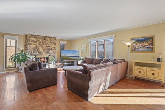 1227 N Ashley Lane, Addison, IL 60101