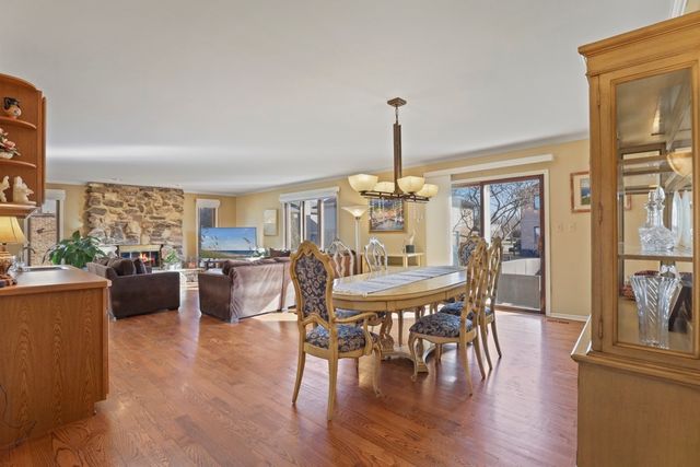 1227 N Ashley Lane, Addison, IL 60101