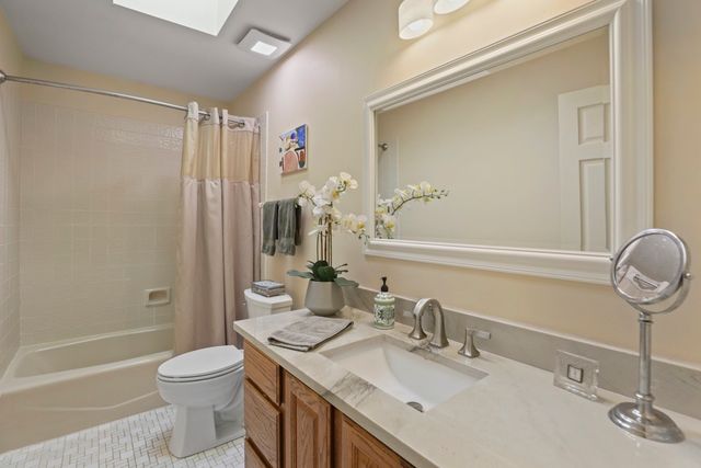 1227 N Ashley Lane, Addison, IL 60101