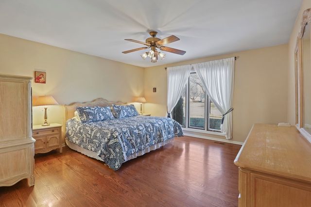 1227 N Ashley Lane, Addison, IL 60101