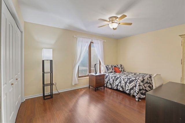 1227 N Ashley Lane, Addison, IL 60101