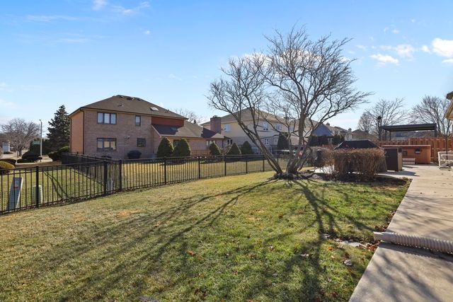 1227 N Ashley Lane, Addison, IL 60101