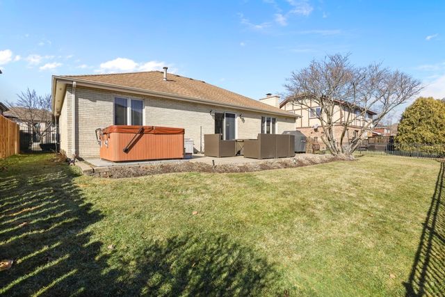 1227 N Ashley Lane, Addison, IL 60101