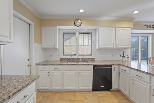 1227 N Ashley Lane, Addison, IL 60101