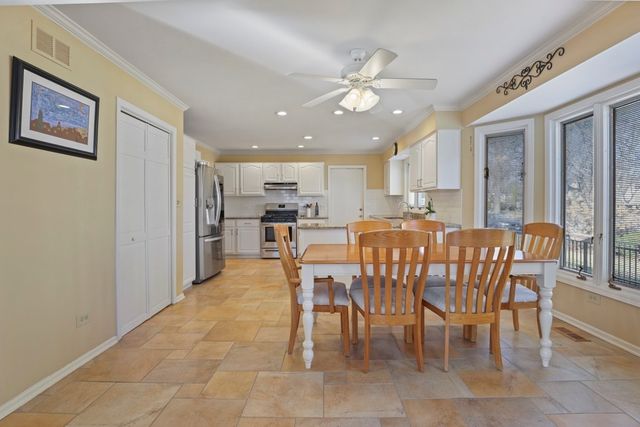 1227 N Ashley Lane, Addison, IL 60101