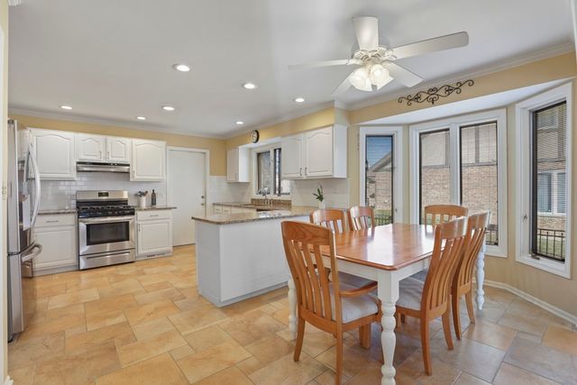 1227 N Ashley Lane, Addison, IL 60101