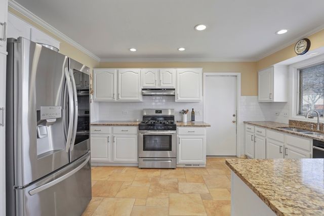 1227 N Ashley Lane, Addison, IL 60101