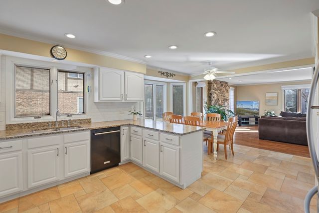 1227 N Ashley Lane, Addison, IL 60101