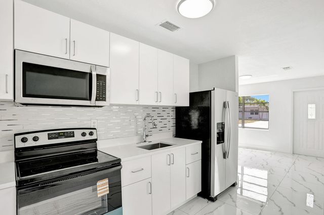 3060 NE 12th Avenue, Pompano Beach, FL 33064
