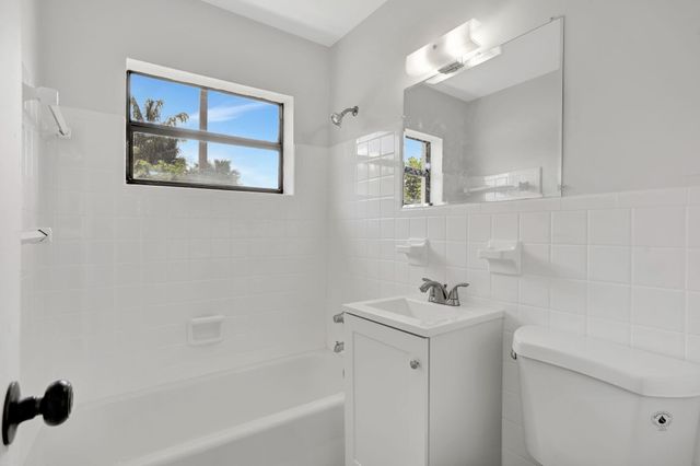 3060 NE 12th Avenue, Pompano Beach, FL 33064