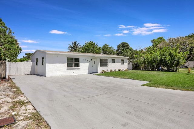 3060 NE 12th Avenue, Pompano Beach, FL 33064