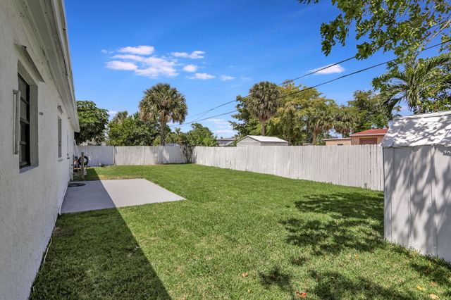 3060 NE 12th Avenue, Pompano Beach, FL 33064