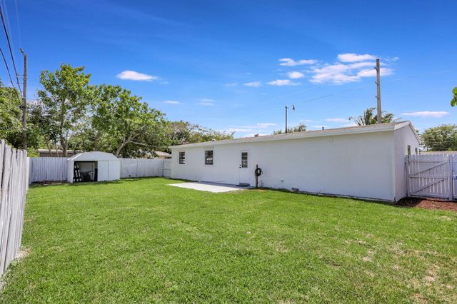 3060 NE 12th Avenue, Pompano Beach, FL 33064