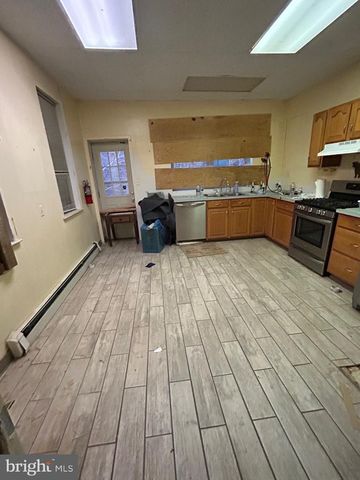 2430 N MASCHER ST, Philadelphia, PA 19133