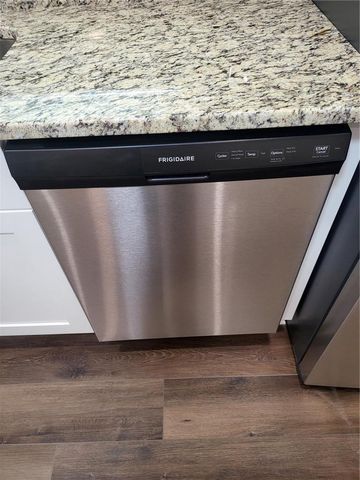 120 Schooner DR, Newport News, VA 23602