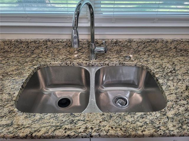 120 Schooner DR, Newport News, VA 23602