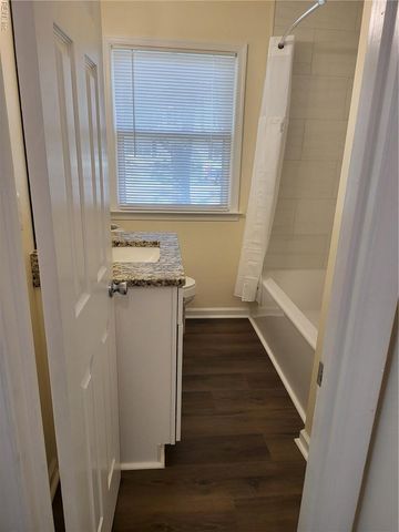 120 Schooner DR, Newport News, VA 23602