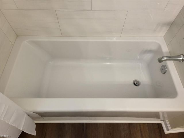 120 Schooner DR, Newport News, VA 23602