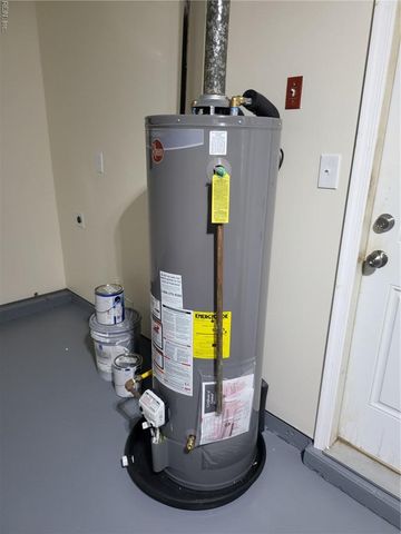 120 Schooner DR, Newport News, VA 23602